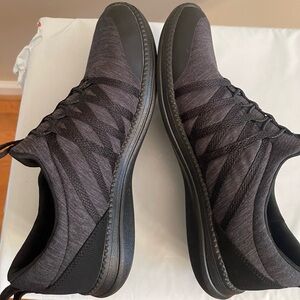 Low top Skechers Air-Cooled Memory Foam slip on!
